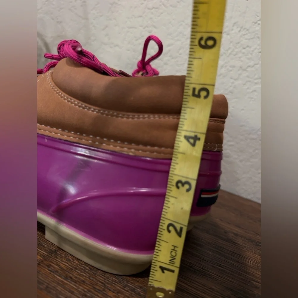 Tommy Hilfiger womens bohemain  Pink and Tan Women's Waterproof Duck Shoes Sz 10